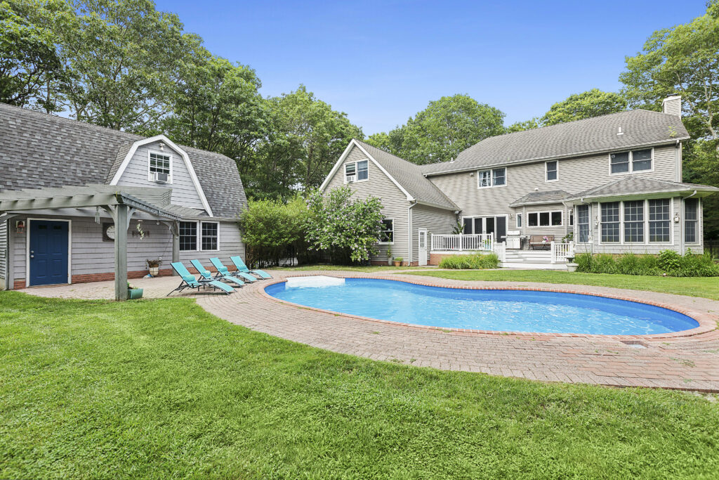 Essential considerations before buying a house – key factors for homebuyers.